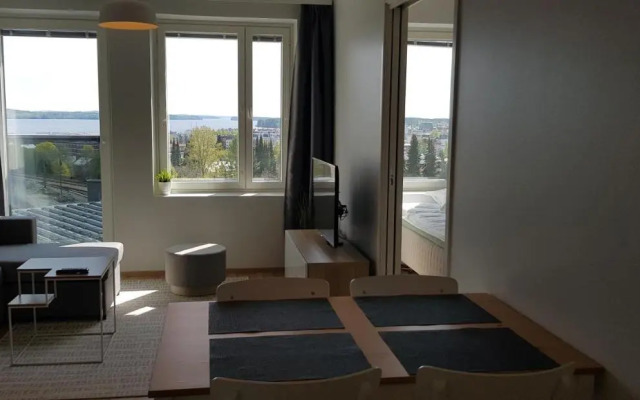 City apartment with lake view and free parking
