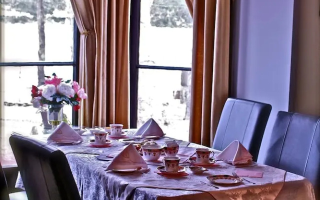 Rose Manor Inn B & B