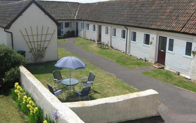 Court Farm Holiday Bungalows Ltd