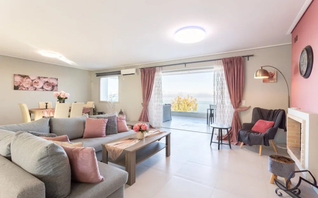 Beachfront Artemida Retreat - Peony Seabreeze Gem
