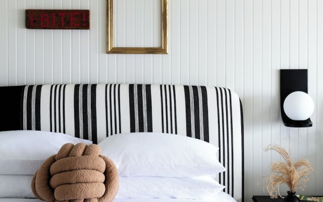 Bluebird Ocean Point Inn