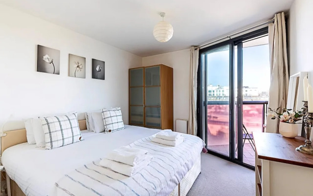 Bright Camden Retreat With Balcony