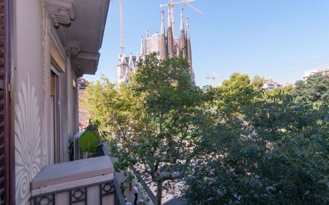 Bbarcelona Sagrada Familia Garden Apartment