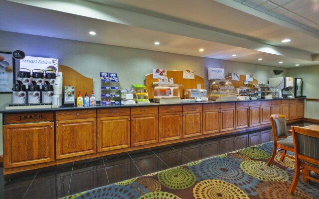 Holiday Inn Express Hotel & Suites Belleville by IHG