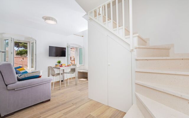 Aquarius Apartments by DuHomes