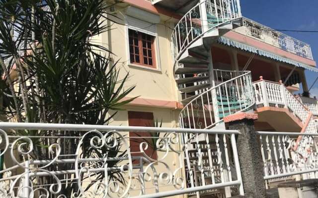 House With 3 Bedrooms in Deshaies, With Wonderful sea View, Terrace an