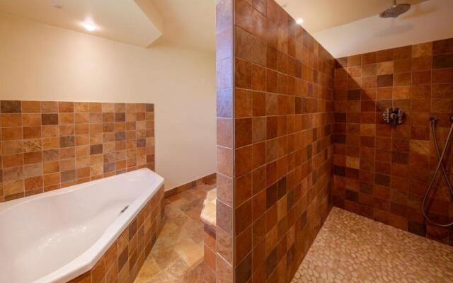 06T - Spacious villa with sea view- pool - jacuzzi-sauna