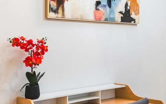 Bright Spacious Stay Near LA Top Attractions