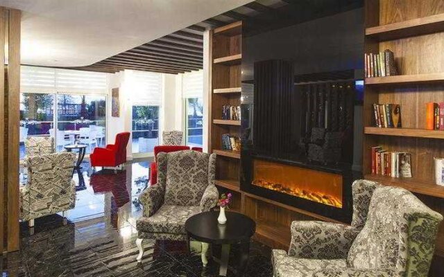 Golda Hotel