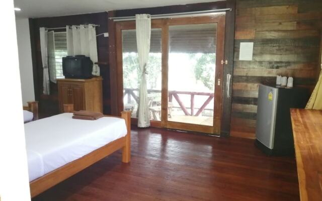 Jansom Beach Resort Ranong