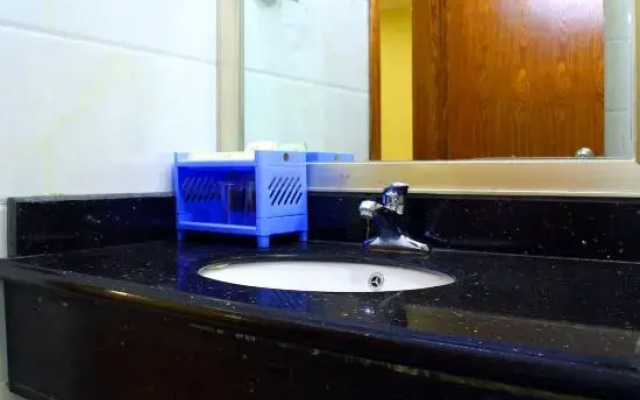 Fengdu Business Hotel