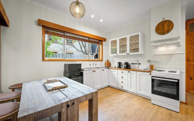 Stylish 3 Bedroom Townhouse - Hobart CBD