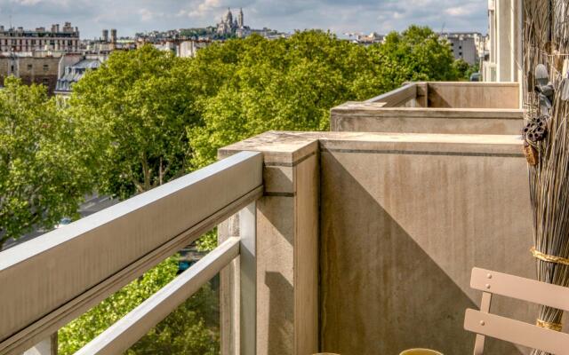 B 825 - Amazing View All Over Paris