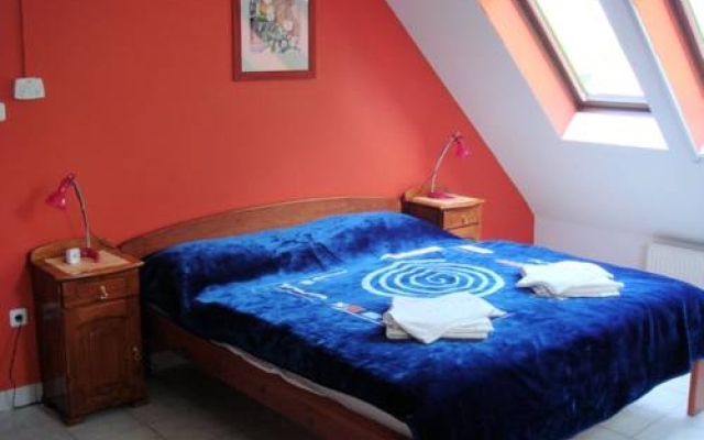 Roza Hotel Es Apartmanhaz