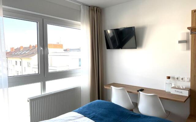 Hotel 83