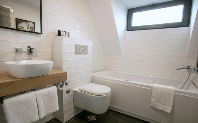 Reverence Hotel