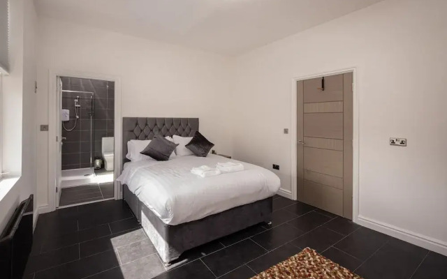 Town View Apartment by Sasco