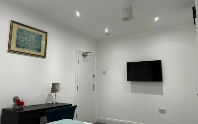 Inviting 2-bed Apartment in Ilford