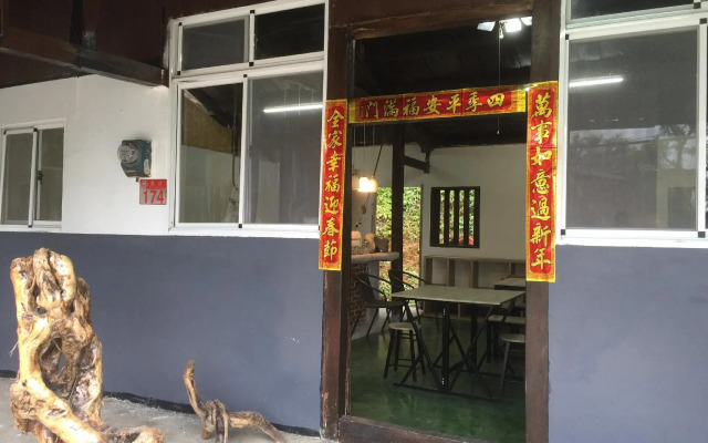 Mt. River View & Waterfall Lodge