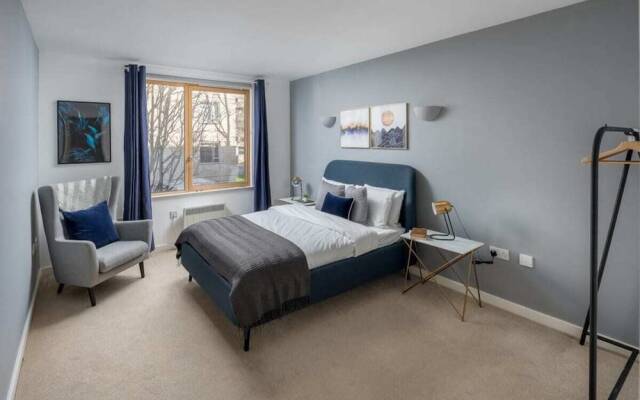 Modern 2 bed apt W/balcony 10 Mins to King's Cross