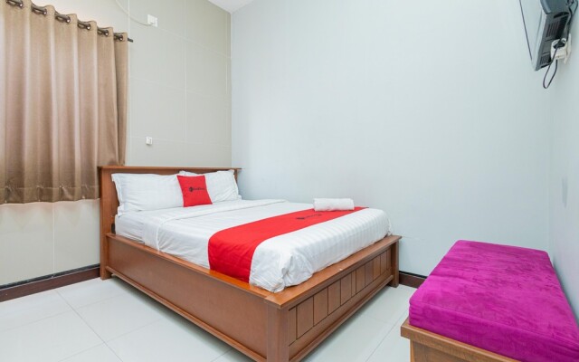 RedDoorz near Universitas Wijaya Kusuma Surabaya 2