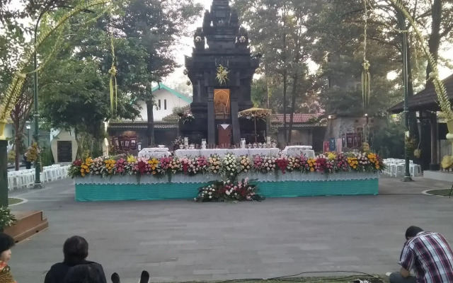 Rumah Singgah Peziarah Ganjuran by ZUZU