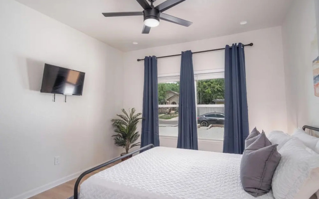 Vibrant 4br/3ba Oasis Near Happy Downtown!