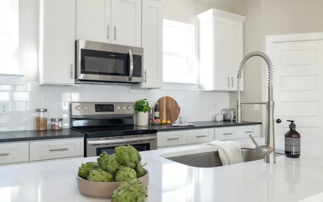 Cherokee by AvantStay – Contemporary Design in a Prime Location
