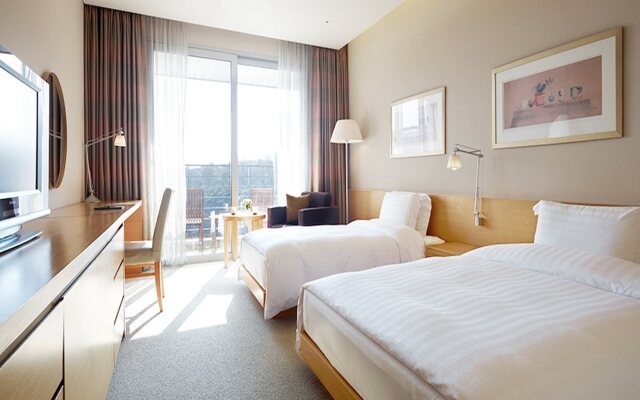 Rolling Hills Hotel