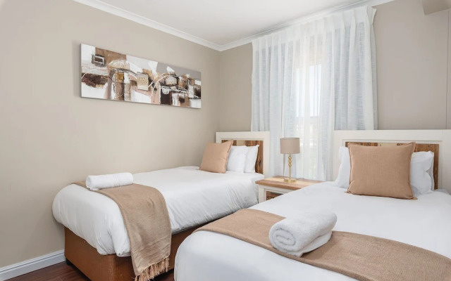 Century on Lake Luxury Apartments