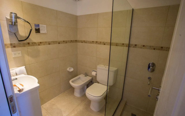 Huinid Pioneros Hotel