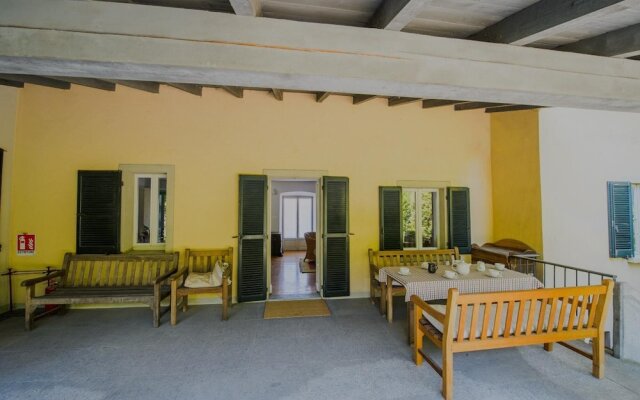 Il Motto Villa With big Garden and Lake View