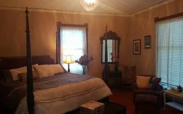 Springfield Arts Bed and Breakfast