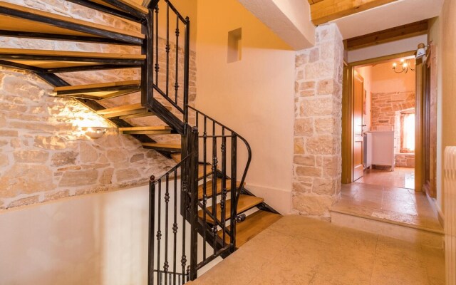 Nice Home in Liznjan With Sauna, Wifi and 4 Bedrooms