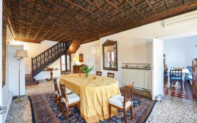 Ca' Fenice, charming apartment in San Marco, sleep 7