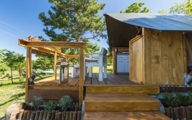 Kamp romantik glamping