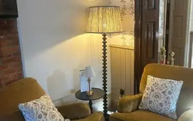 Ravenwood Hall Hotel