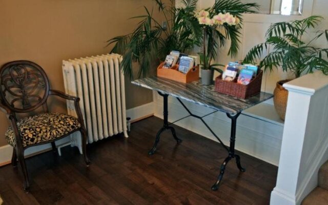 Capitol Hill Guest House - Seattle Bed & Breakfast