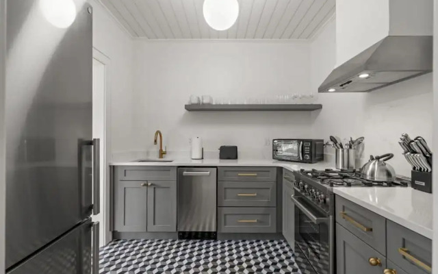 The Adaline 8 Luxury Hyde Park Apt