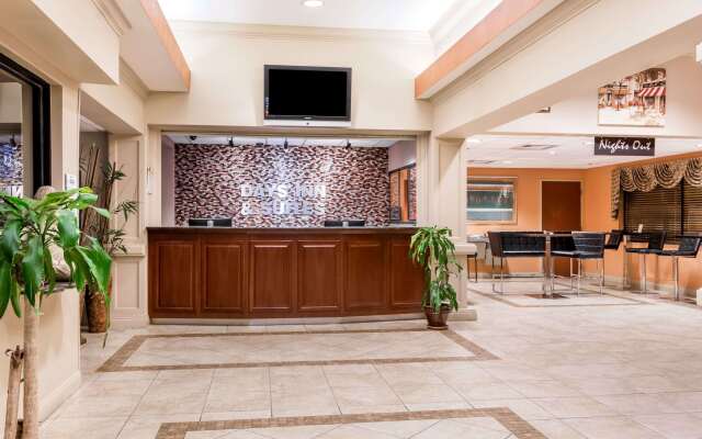 Days Inn & Suites by Wyndham Lakeland