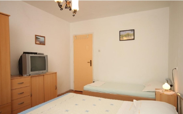 Room Mare - economy rooms: R3 Sucuraj, Island Hvar