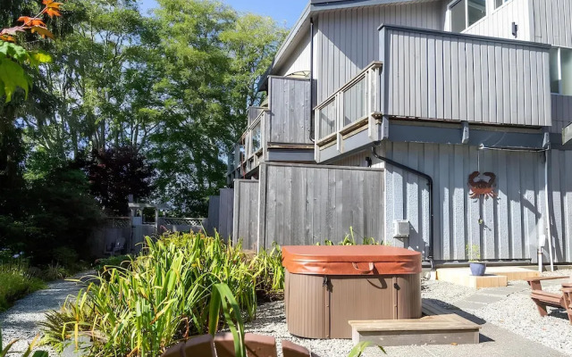 Tofino Oceanfront Hotel Suite 2