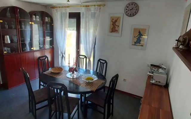 Quiet apartment close to town