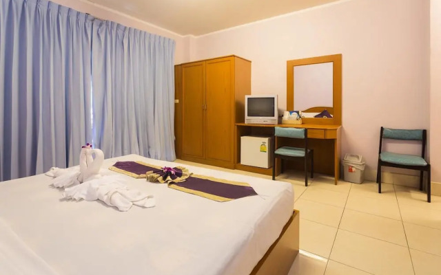 "room in Guest Room - Guesthouse Belvedere - Triple Room With Ac Only 10minute Walk From Patong Beach"