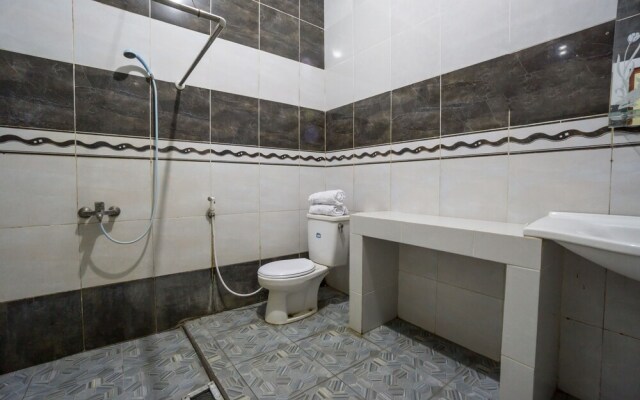 Hotel & Kost 37 by OYO Rooms
