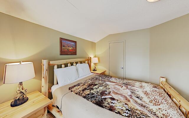 Roundette Cabin 2 Bedrooms 1.5 Bathroom Cabin