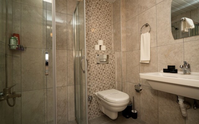 Esquire Hotel & Lounge