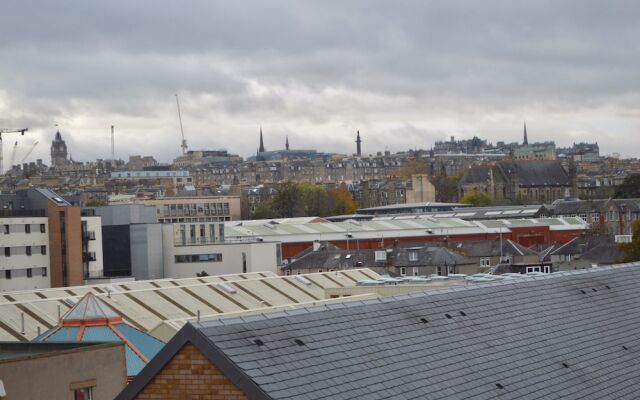 Modern 1 Bedroom Apartment off Leith Walk