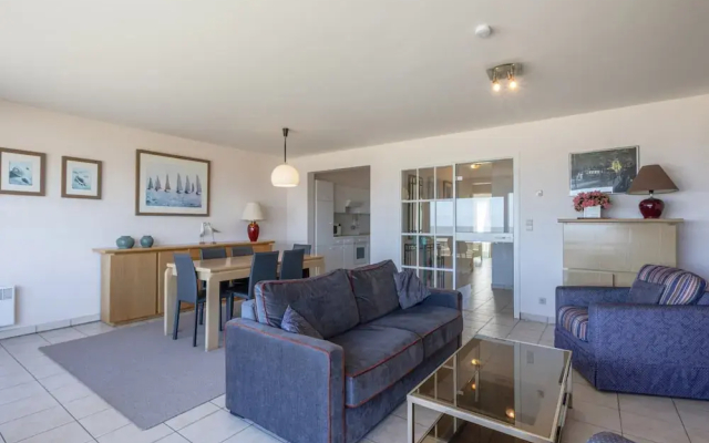 Pleasant Flat on Seafront With Terrace