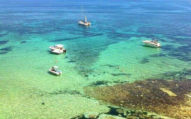 Peaceful Haven With Stunning Views Close to sea